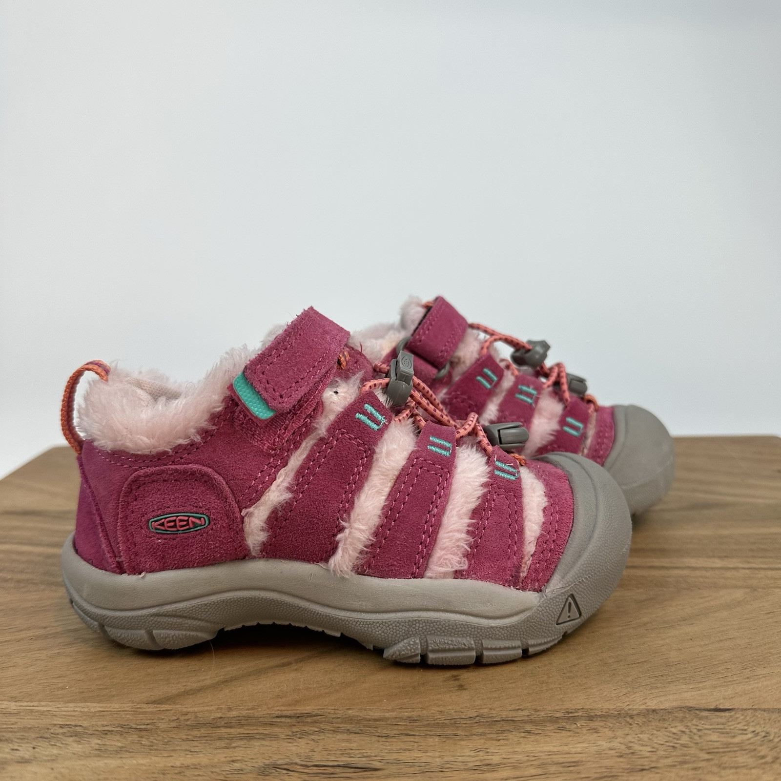 Scarpe outdoor nuove senza scatola Little Kids Keen Newport rosa scamosciate con pelliccia taglia 10 C