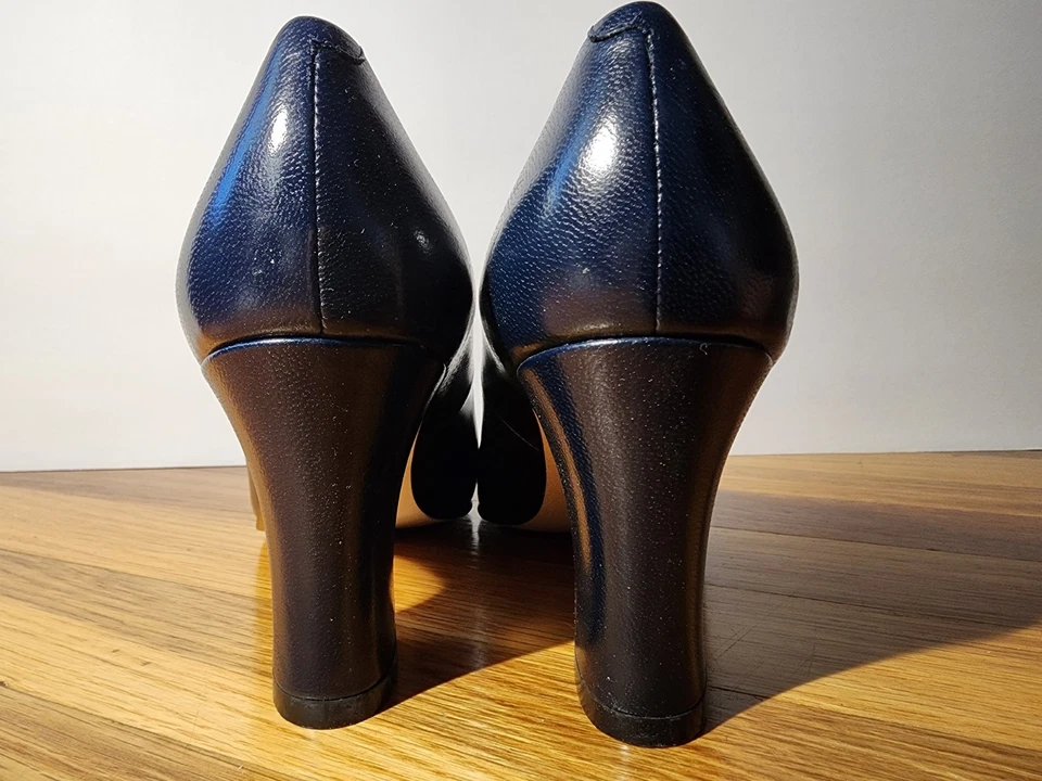 NEW Caressa Crosstown Collection Navy Blue Leather Pumps Block Heel 6.5W - Image 4 of 4