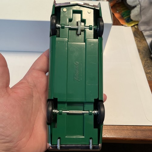1967 Oldsmobile Toronado Plastic Promo Friction Model By Johan 1/25 Scale Green - Picture 10 of 16