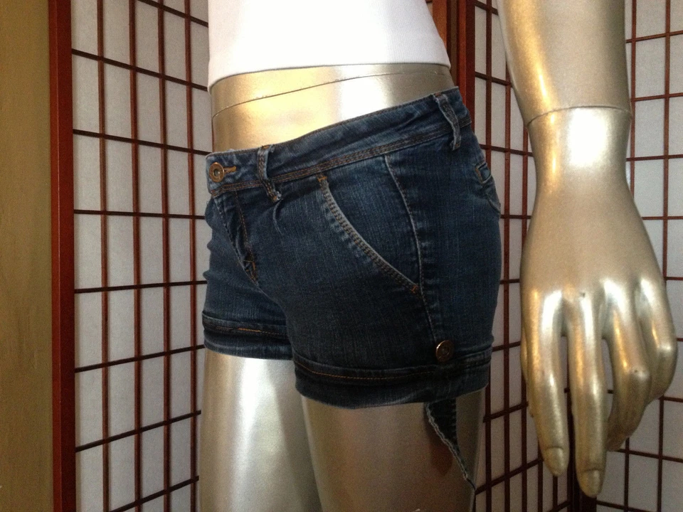Mini pantalón corto de mezclilla azul Cielo para mujer talla S cintura 28 prendas Foto 4 de 4