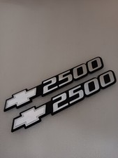 15707434 1999-2006 Chevy Silverado Or Suburban 2500 Emblems Pair 15707434 1999-2006 Chevy Silverado Or Suburban 2500 Emblems Pair
