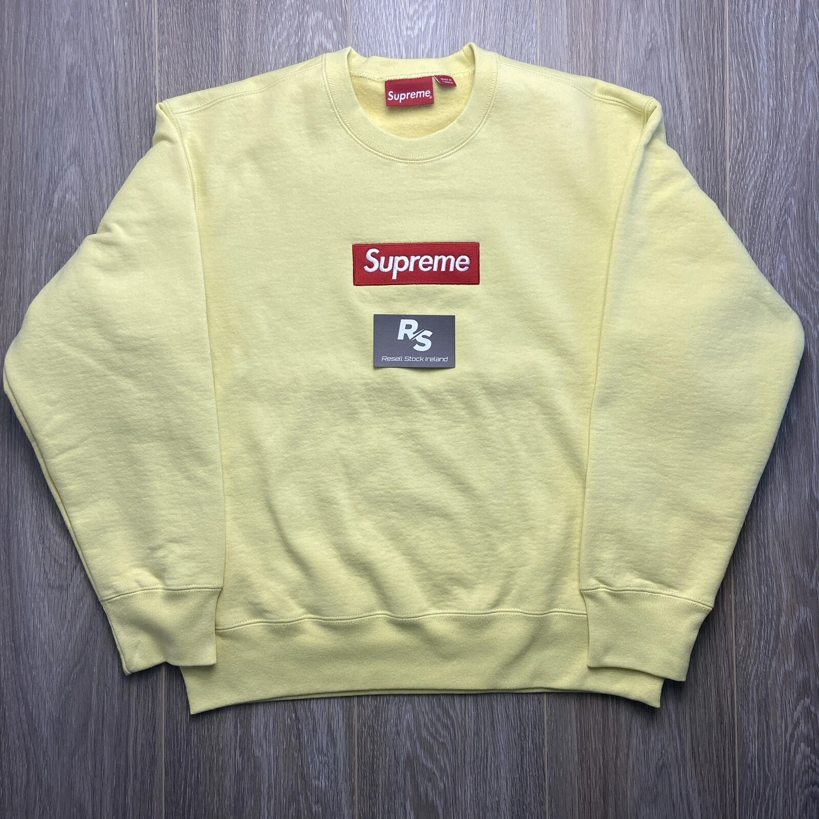Supreme FW 22 boîte logo jaune taille petite TOUT NEUF LIVRAISON RAPIDE