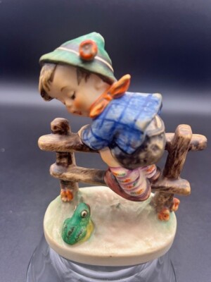 HUMMEL FIGURINE - RETREAT TO SAFETY  GOEBEL  #201 2/0  TMK 6  MINT CONDITION