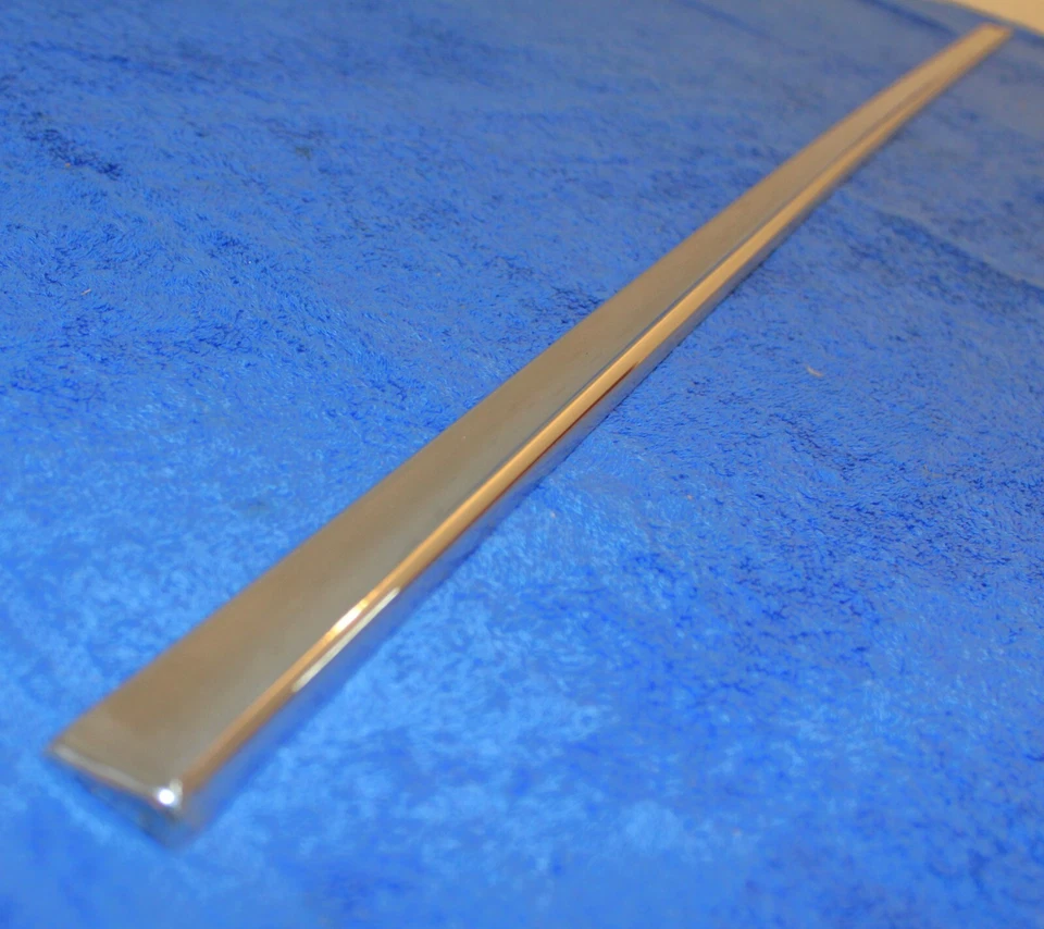 1956 Ford Customline 2-Door Vic Custom Ranch Wagon NOS RH DOOR OUTSIDE MOULDING - Image 4 of 4