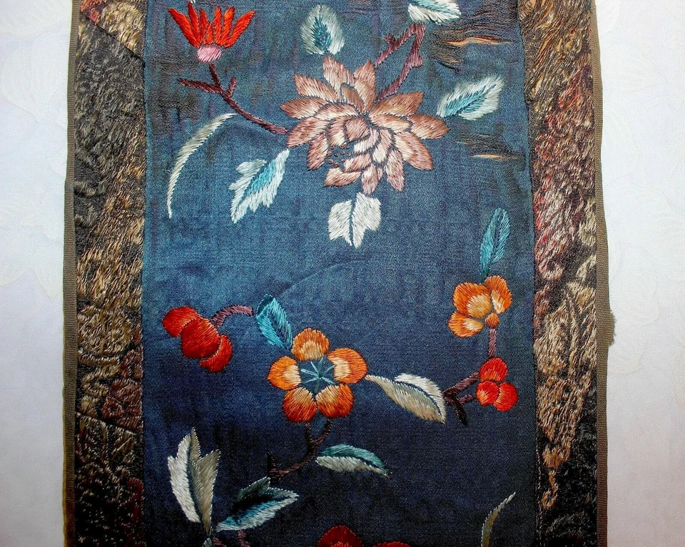 Bata de seda bordada china Qing c'19 fragmento manga banda panel textil Foto 4 de 4