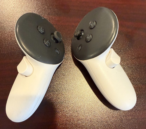 Meta Oculus Quest 3 VR Controllers  Only **NOT WORKING FOR PARTS ONLY*