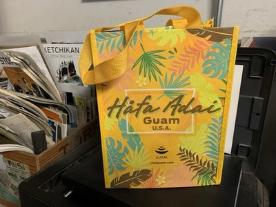 GUAM TOURIST ASSOCIATION VISIT GUAM TOTE BAG HAFA ADAI GUAM USA PLASTIC 8'' X 11''