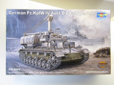 Trumpeter 1:35 Scale German Pz.Kpfw lV Ausf D/E Fahrgestell model kit # 00362