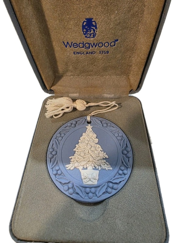 Blue Wedgwood  Jasper Christmas 2” Ornaments White Tree 89 Made In England