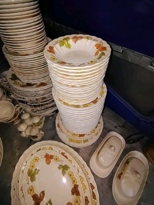 Vernon stoneware by Metlox made in California, pattern autumn  bout 132 pieces