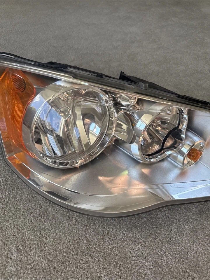 P20871 2008-2016 Dodge Caravan Chrysler Town & Country Headlight HALOGEN RH OEM - Изображение 3 из 4