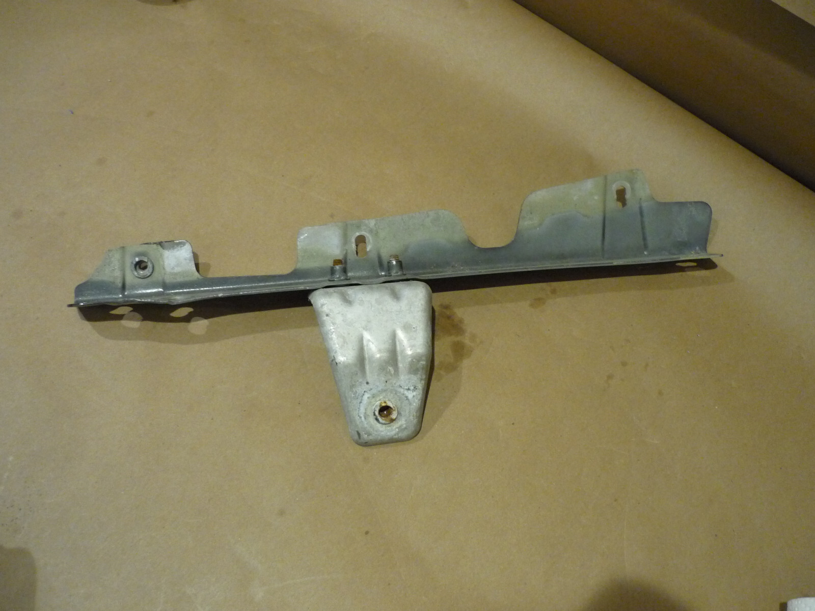 Ferrari California - RH Front Fender Lower Mounting Bracket