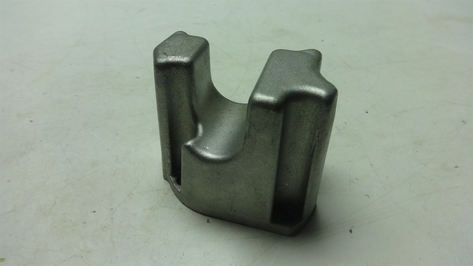 82 YAMAHA XJ750 MAXIM XJ 750 YM95B ENGINE CRANKCASE COVER OIL GUIDE eBay