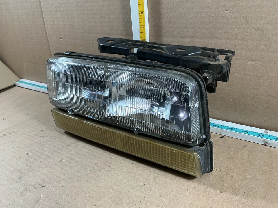 Conjunto de faros laterales derecho para pasajero Buick Park Avenue 1991-1993 Foto 2 de 4