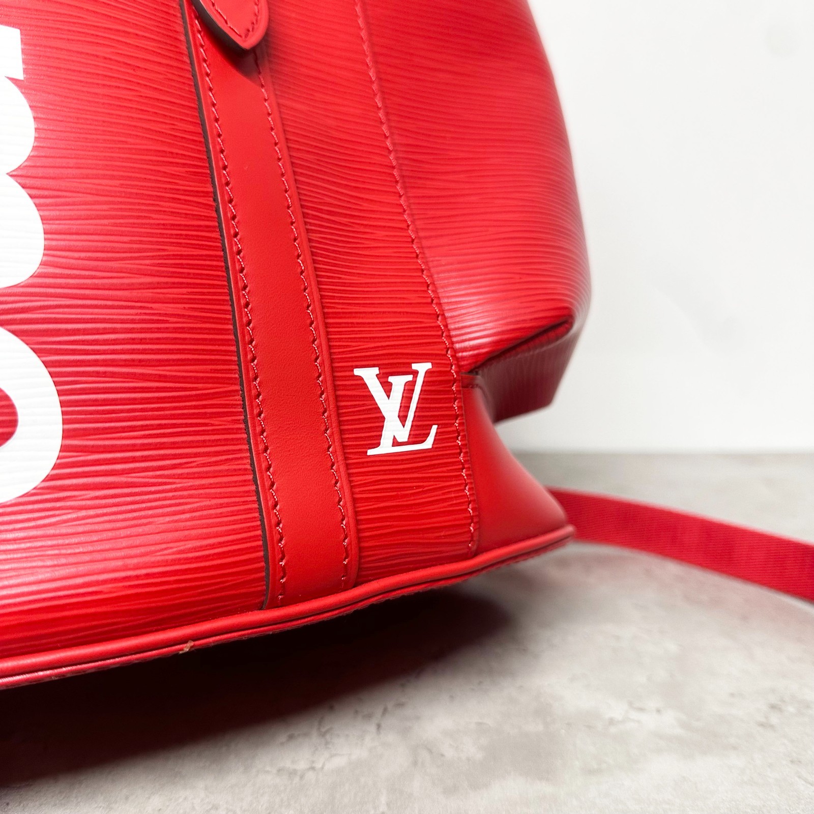 100percent AUTHENTIC LOUIS VUITTON x SUPREME LEATHER CHRISTOPHER BACKPACK BAG LV image 4