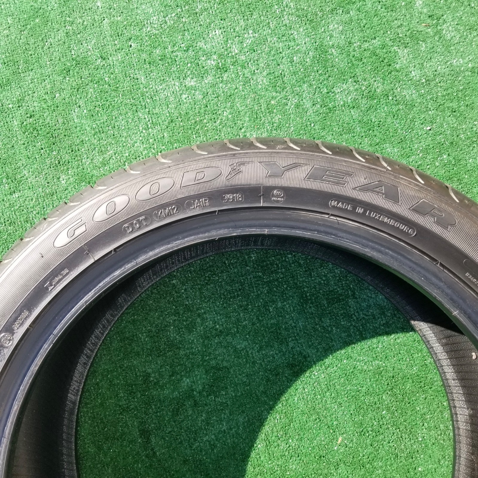 255/45R20 Goodyear EfficientGrip Tire ROF 255/45R-20 Rolls-Royce Ghost 85%