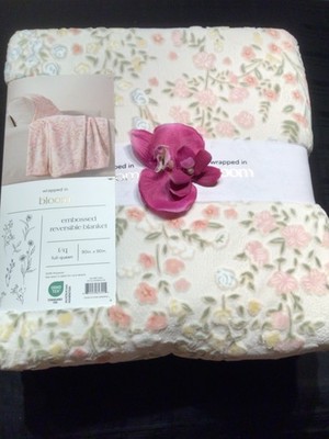 BLOOM Embossed reversible Blanket QUEEN Floral to soft pink solid 90 x 90 