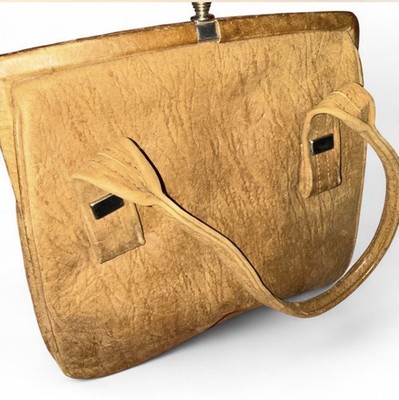 Vintage hellbraune Lederhandtasche mit goldfarbenem Verschluss