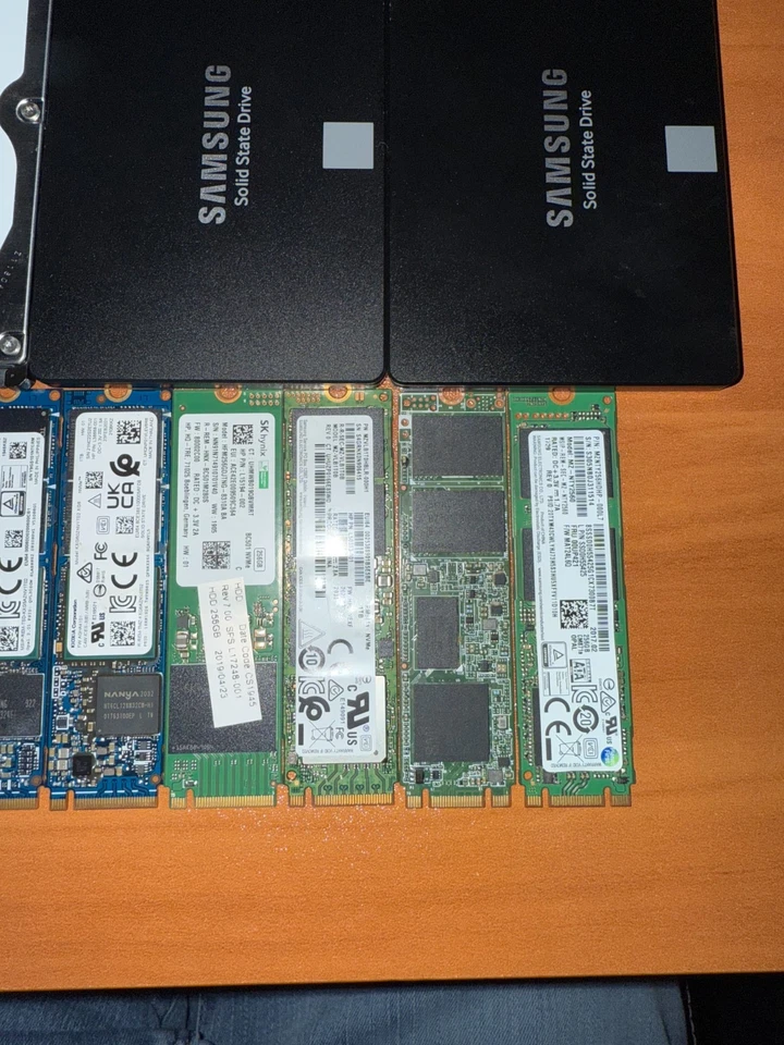 SSD de almacenamiento NVME y 2 SSD Sata y HDD de 2,5 pulgadas (consultar descripción) Foto 4 de 4