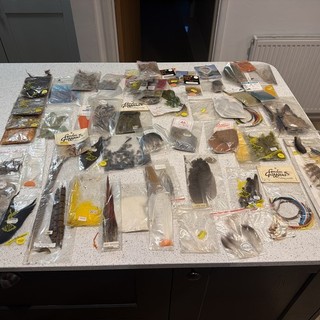 HUGE BUNDLE OF FLY TYING MATERIALS FLY FISHING TACKLE 🐠 🐠