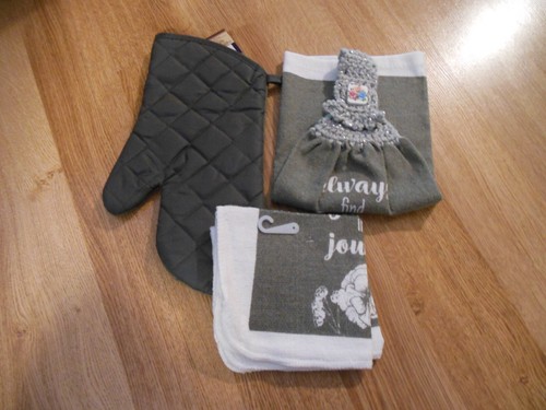 Set - Kitchen Crochet top Hanging Towel with matching Dishcloths / Oven Mitt New - Picture 3 of 3