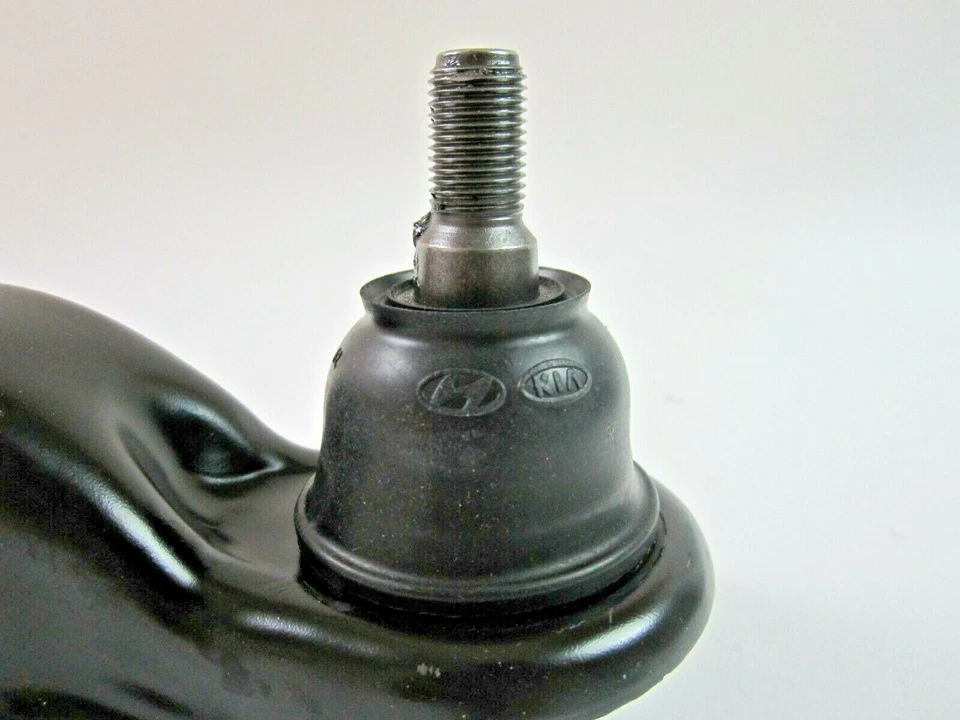 GENUINE !! REAR-RIGHT LOWER CONTROL ARM FOR 04-06 KIA AMANTI 55210-3F000 - Image 2 of 3