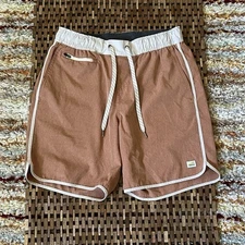 Vuori Banks Short Athletic 7.5” V330 Salmon Men’s Performance Stretch Size Small
