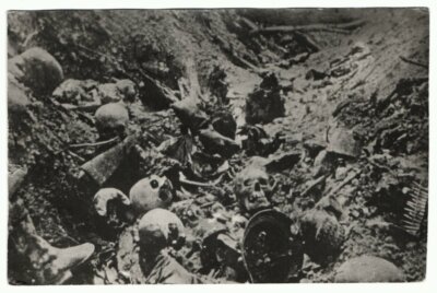  photo carte cpa Militaire c. 1920 Charnier de guerre 14-18 WW1