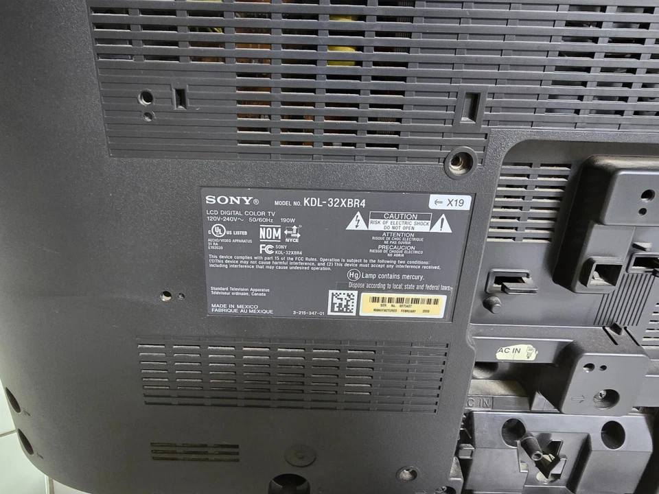 TV Sony Bravia LCD Digital 32" Color Modelo KDL-32XBR4 Foto 4 de 4