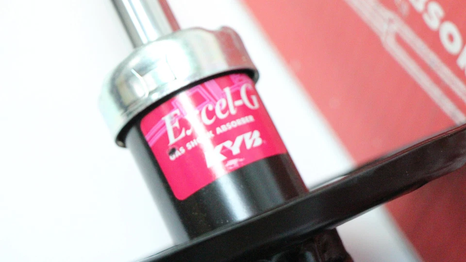 Puntal delantero derecho KYB para Nissan Altima 2007-2012 sedán cupé 339146 Foto 4 de 4