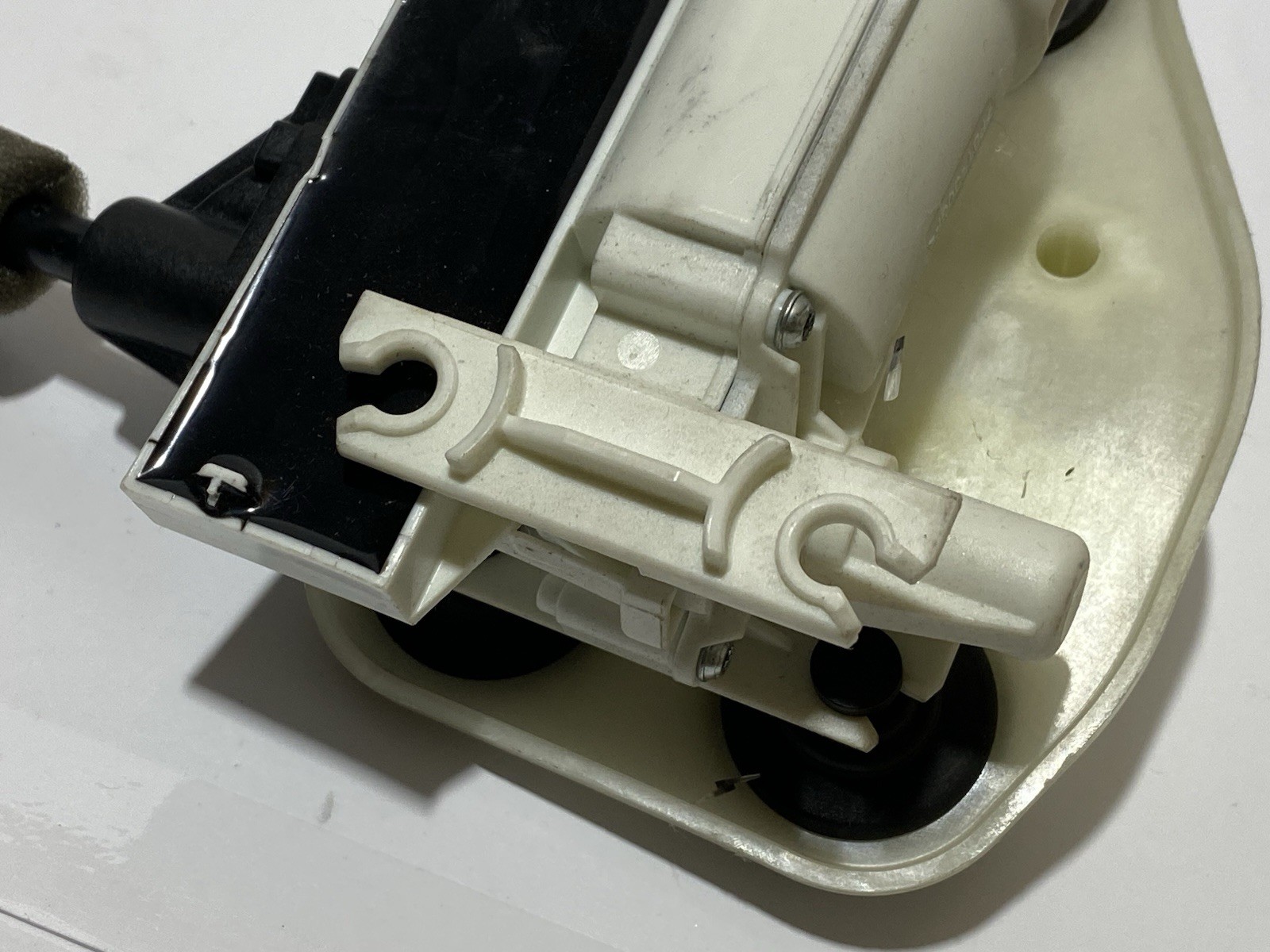 18-24 MASERATI GHIBLI RIGHT REAR DOOR LOCK ACTUATOR SOFT CLOSE OEM 670107784