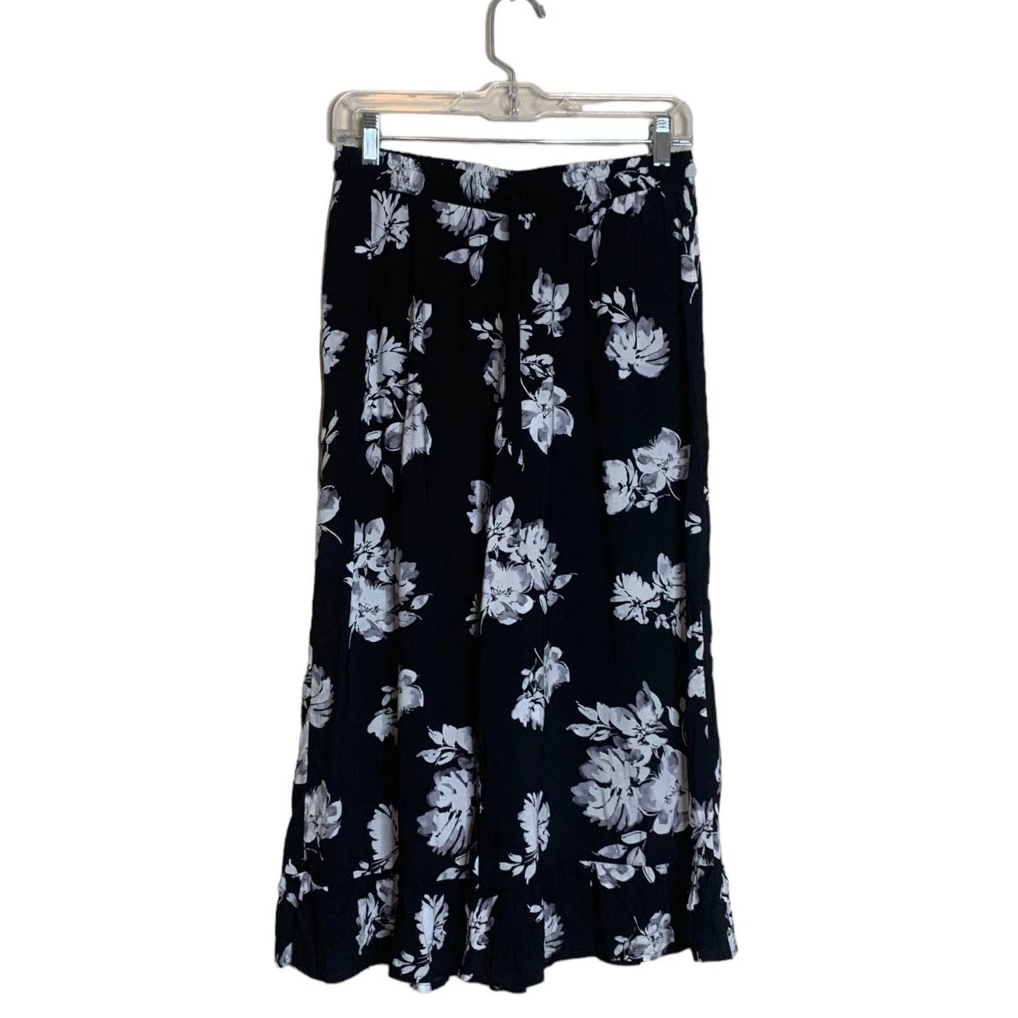 Vera Wang black sheer floral capri pull on pants size small
