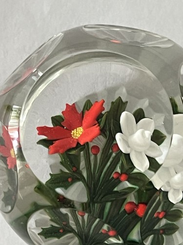 Peter McDougall Poinsettia & Christmas Rose Faceted Miniature Paperweight 18/40 - Picture 3 of 10
