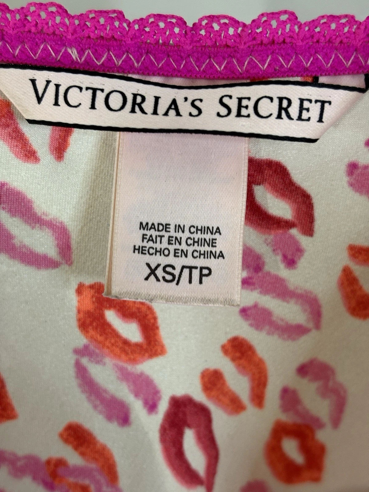 UNDERCOVER Abito vestito VICTORIA’S SECRET rosa labbra baci slip XS bordo pizzo