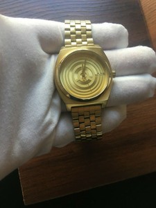 nixon watch time teller