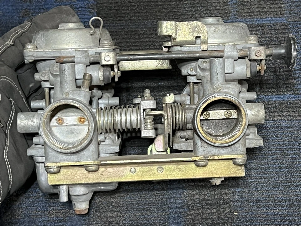 Suzuki GS250 GS250T 1980 1981 carburadores gemelos carbohidratos Mikuni MIC 11900 Foto 2 de 4