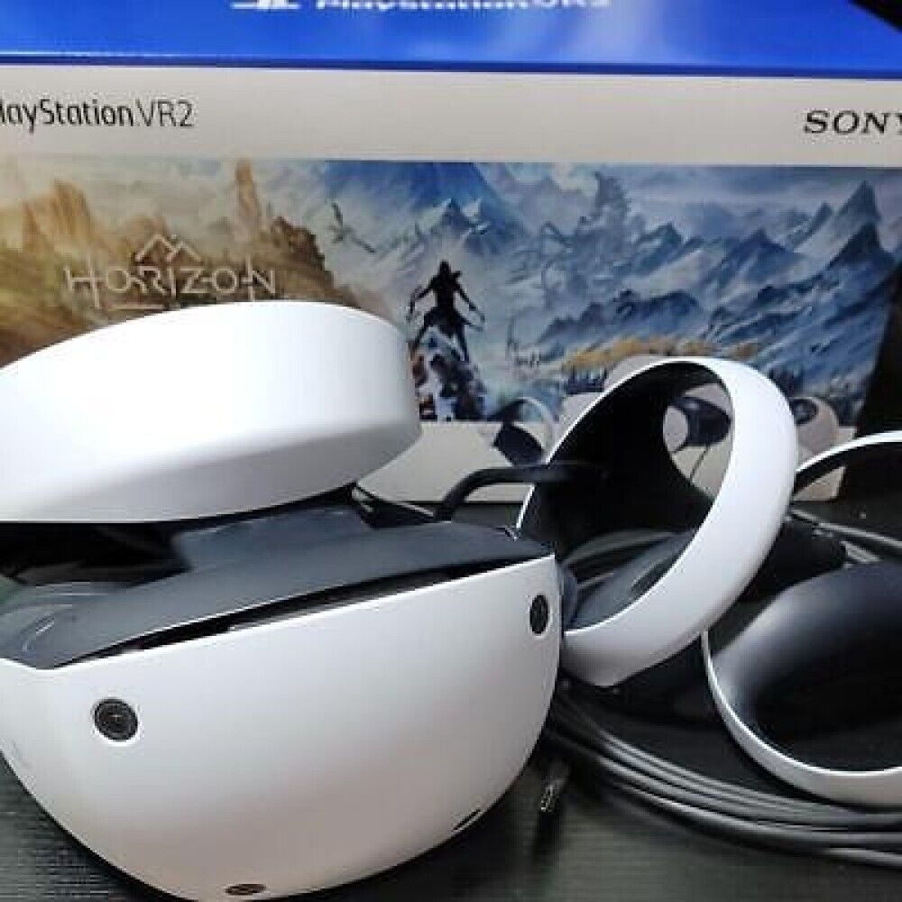 SONY PlayStation VR2 CFIJ-17000 Headset & Controllers Good SONY PlayStation VR2 CFIJ-17000 Headset & Controllers Good
