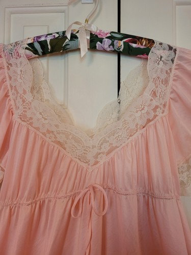 vintage '70s nylon unbranded nightgown Peach Lace Medium full length READ - Picture 2 of 8