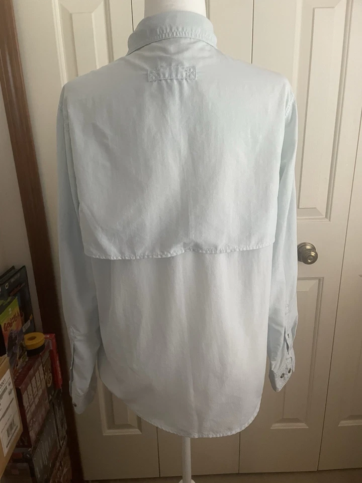 LL Bean Women light blue Fishing Shirt Size L Vents Zipper Front Cargo Pockets - Image 3 of 4