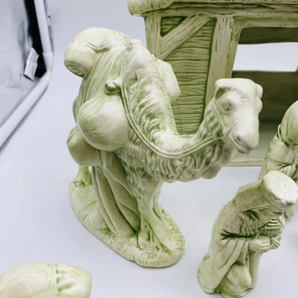 Vintage Mold Nativity Set Scene Ceramic 17 Pieces Green - Image 3 of 4
