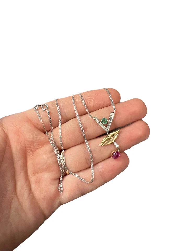 Collar gota de cadena de lujo de diamantes y rubí esmeralda de oro blanco de 18 quilates de 16" Foto 3 de 4