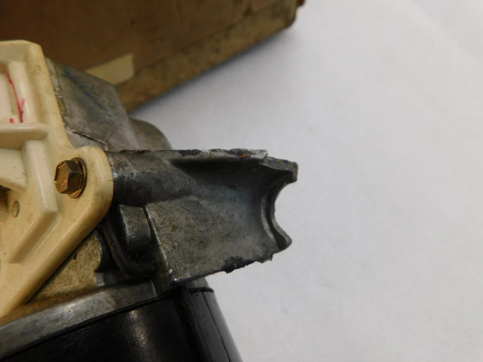 NOS OEM Ford 1974 1975 1976 Thunderbird + Lincoln Mark IV Windshield Wiper Motor - Image 3 of 4