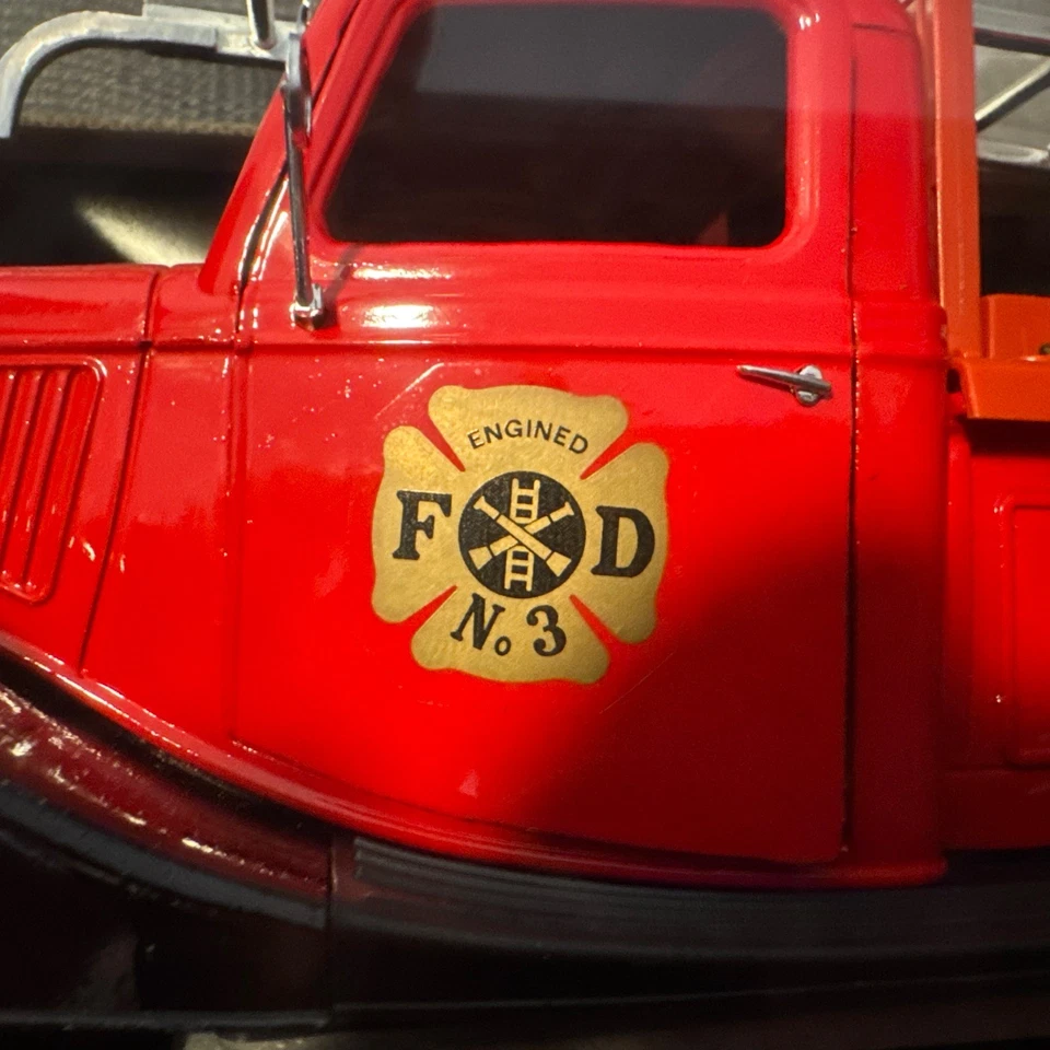 Solido Prestige Ford Pompier 8026 die-cast Fire Truck Made In France - Image 4 of 4