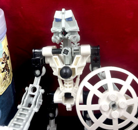 LEGO BIONICLE ~ Kopaka (8536) - Complete w/ Canister & Manual ~ 2001