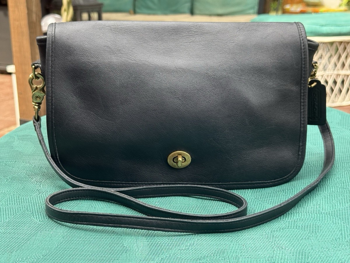 e*6様 *最終値引き　OLD COACH ブラック ボディバッグ　ビンテージ Vintage Coach Black Leather Equestrian Flap Cross Body Purse Bag