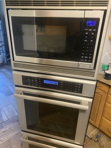 Thermador 3-1 Oven. MEMW271ES. Oven, Microwave, Warming Drawer.