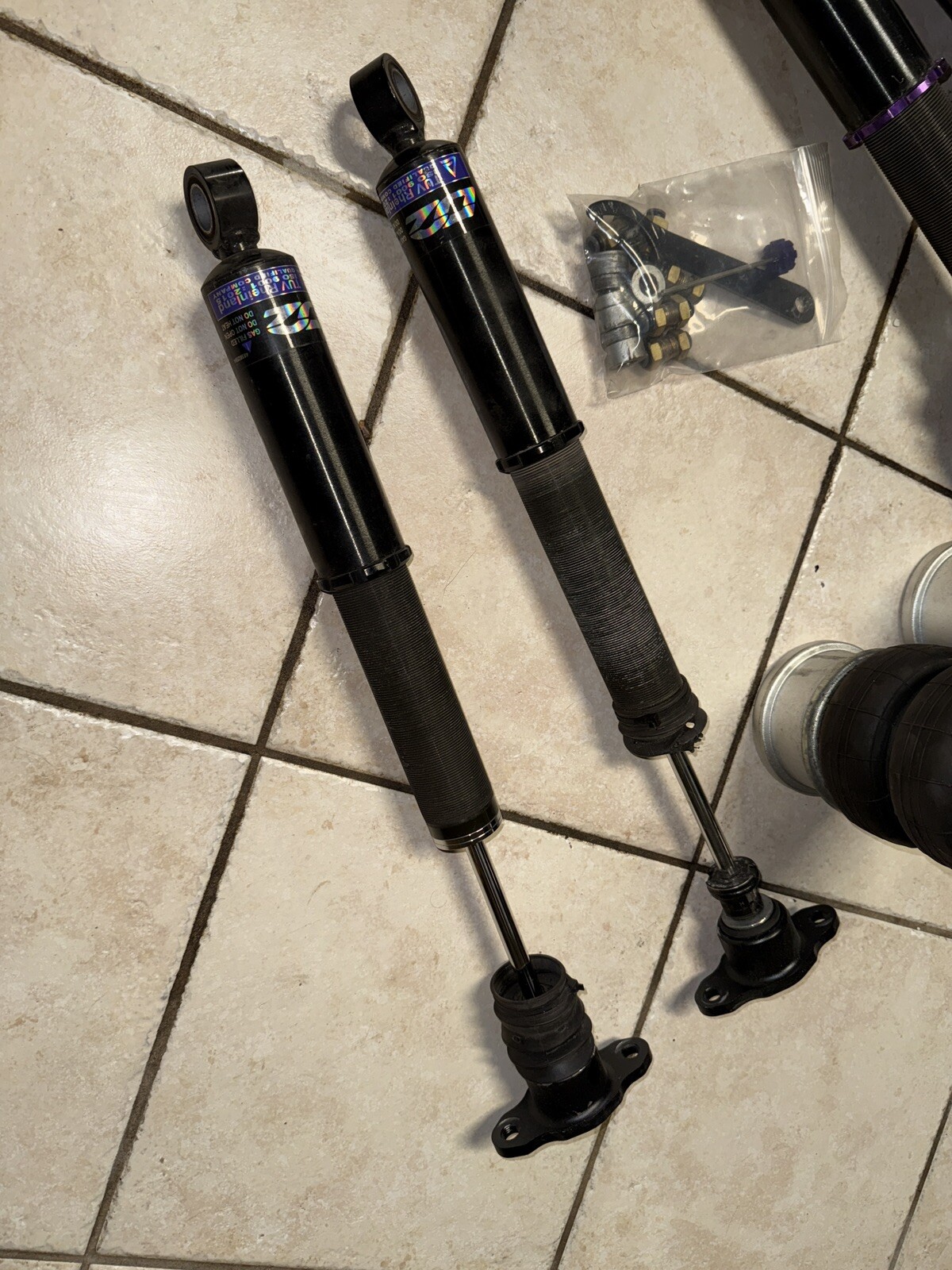 D2 Racing Air Struts for 2015-2021 Mercedes-Benz C63 AMG S(D-ME-07-4-ART)