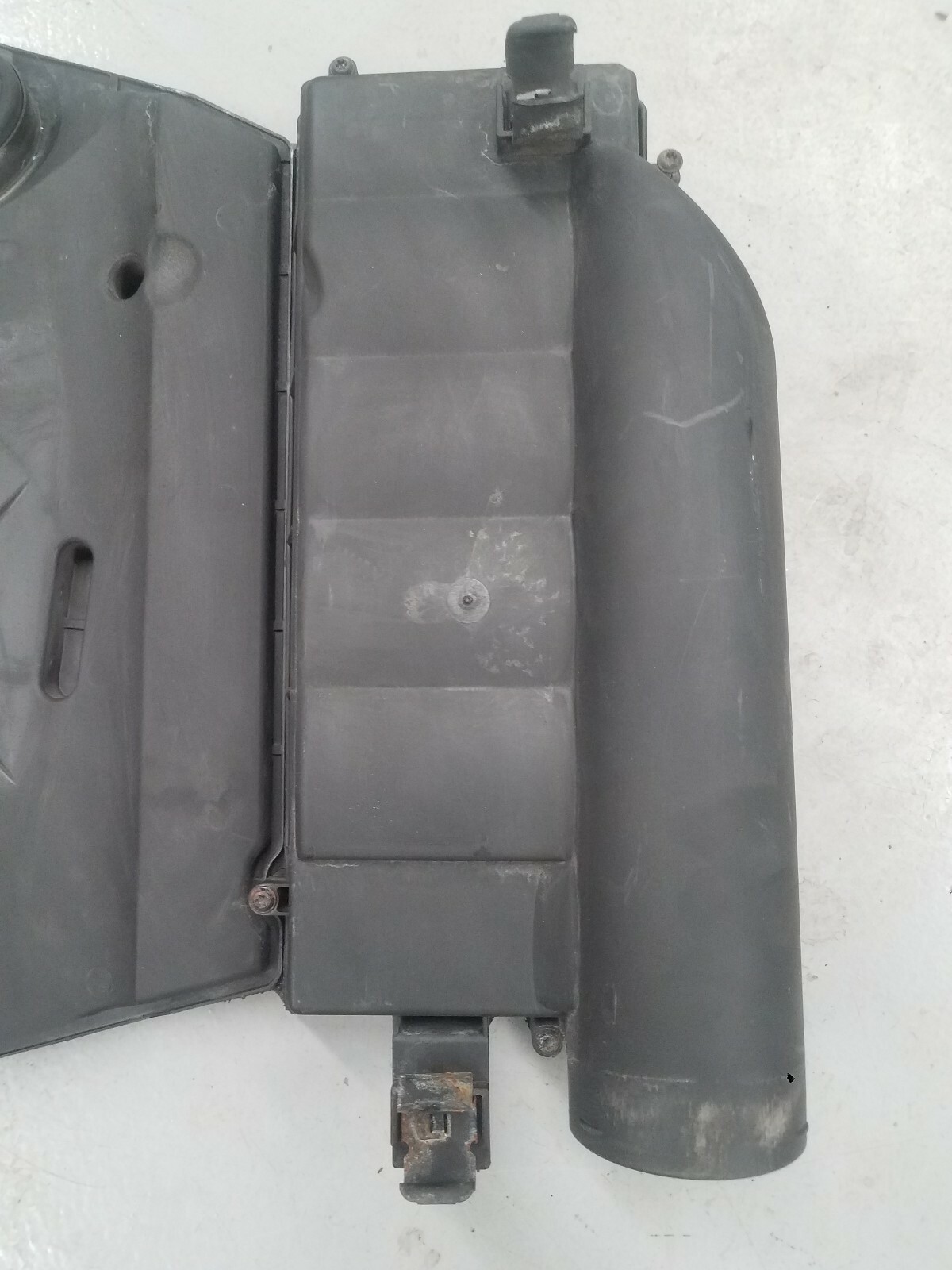 20012005 Mercedes C320 C240 S430 S500 AIR CLEANER FILTER BOX