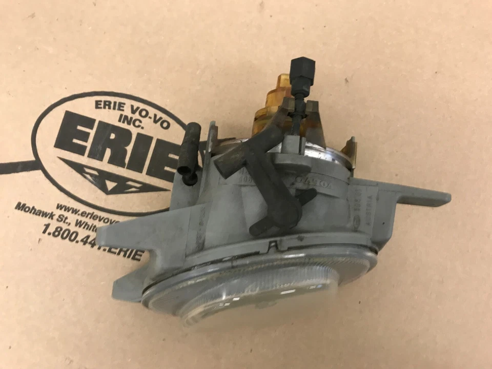 01-07 Volvo XC70 V70XC Right Front Fog Light Assembly 9190905 - Image 2 of 4