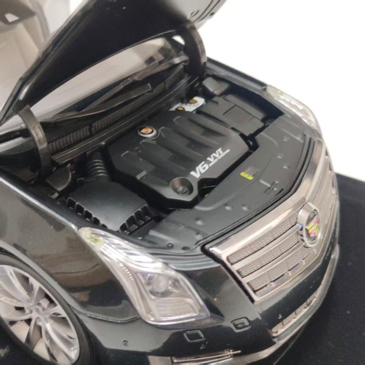 1/18 Cadillac XTS / China SAIC GM 2017 Dealer model Discontinued